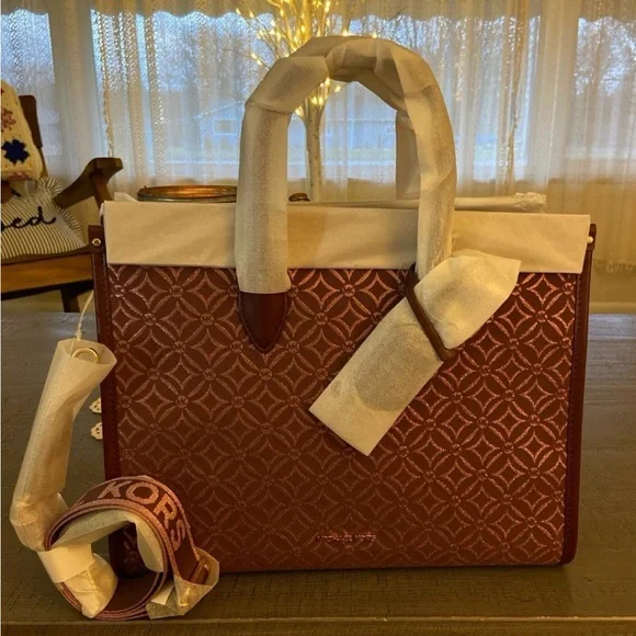 🔥NWT Michael Kors Mirella Medium Metallic Logo Jacquard Tote Bag🔥 - Picture 3 of 8